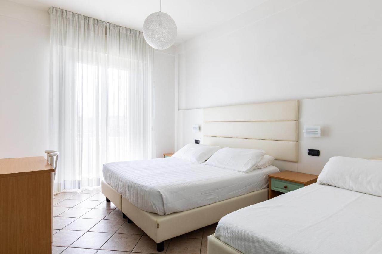 Hotel Palos Ріміні Екстер'єр фото