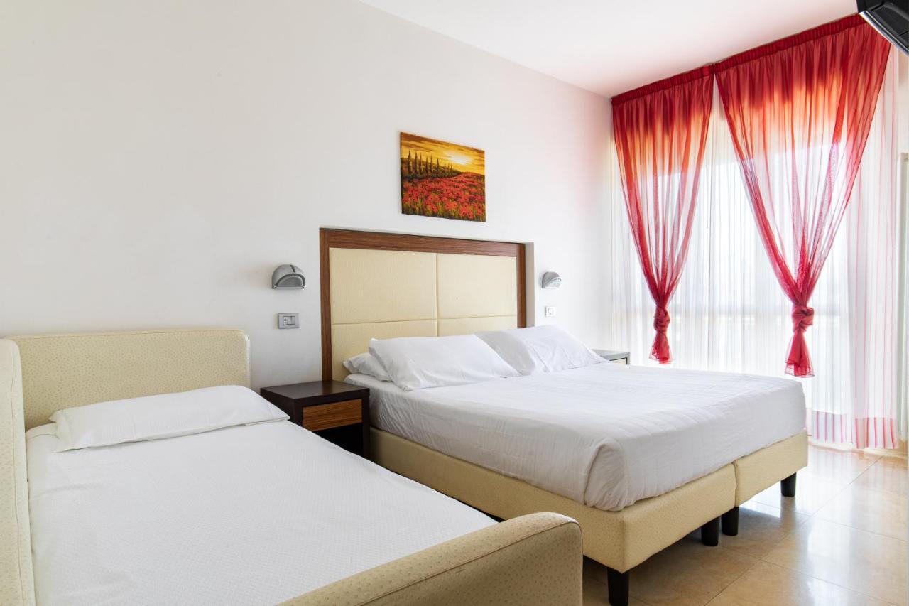 Hotel Palos Ріміні Екстер'єр фото