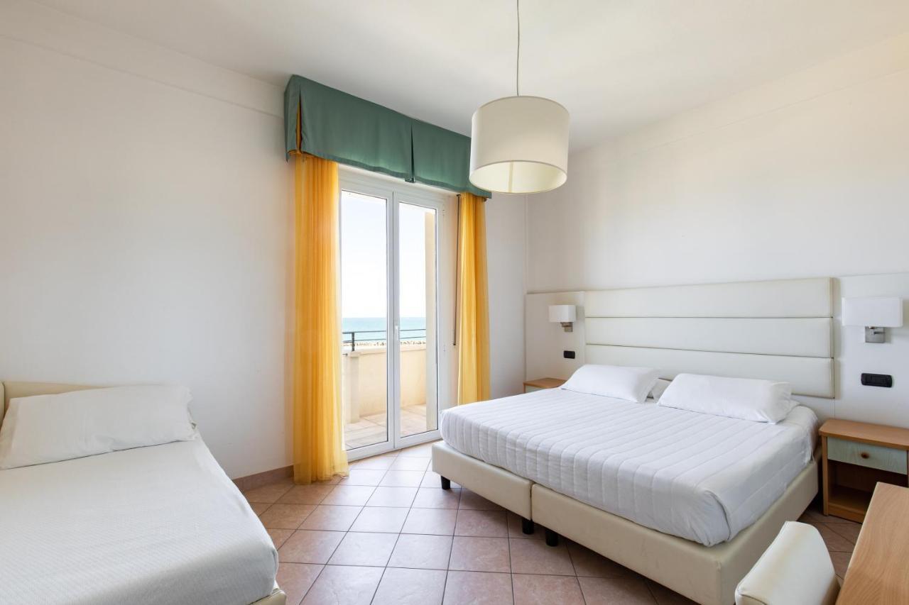 Hotel Palos Ріміні Екстер'єр фото