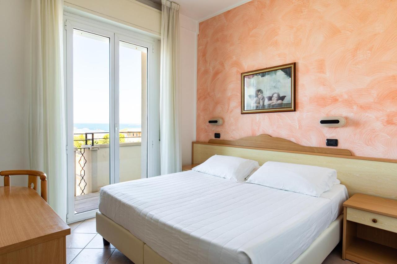 Hotel Palos Ріміні Екстер'єр фото